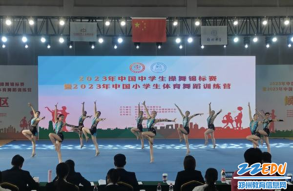 1队员们在现场比赛