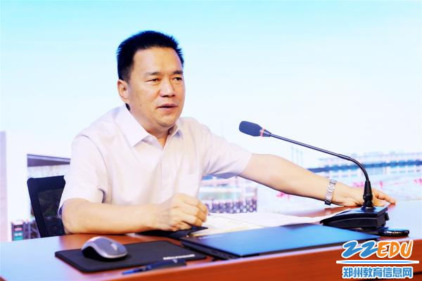 4校长郭勤学讲话