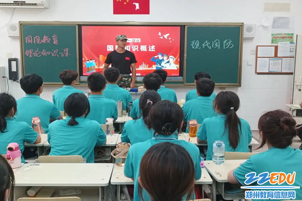 教官为学生授课_副本 教官为学生授课_副本