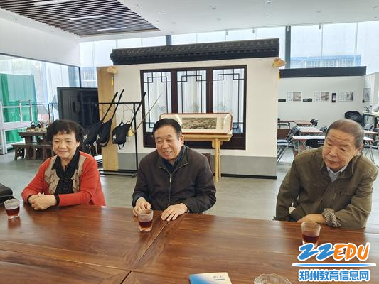 3离退休教师代表提出意见和建议