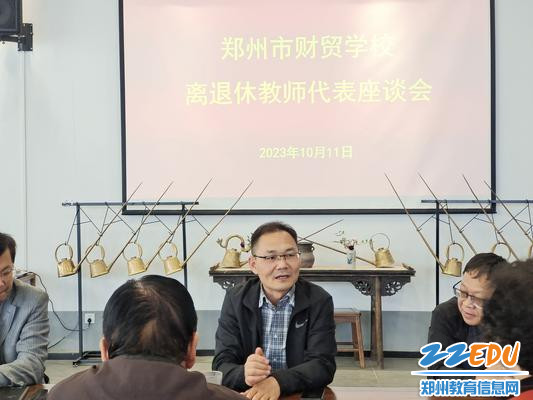 2学校党总支书记、校长徐会铃发言