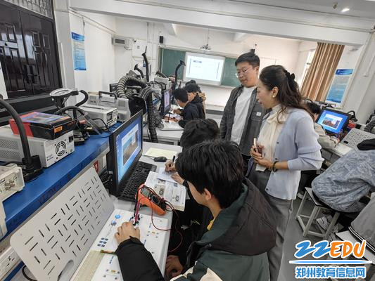4魏鑫老师讲授物联网