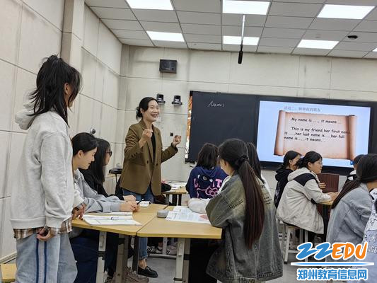 2梁红梅老师讲授英语