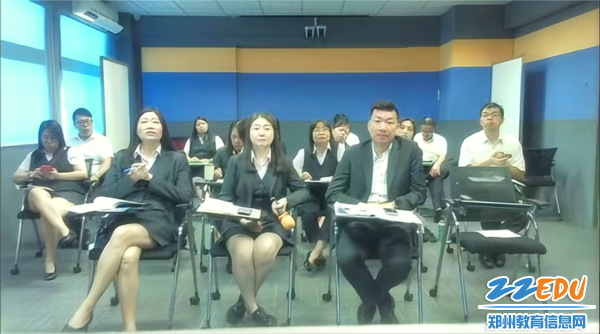 澳门培华中学参加培训的语文组教师专注聆听