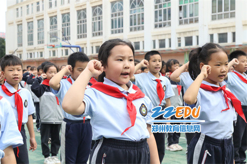 队旗下铿锵的誓言