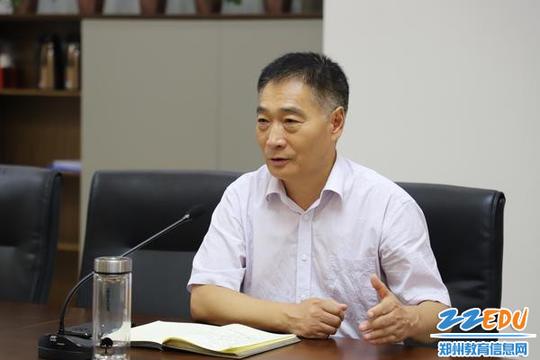 图片4：学校党委副书记、副校长薛善广讲话