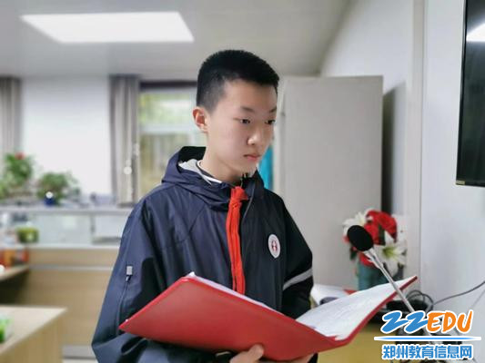学生代表孙钰浩发言