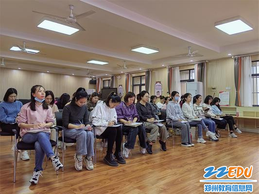 2.2教师认真观看并记录