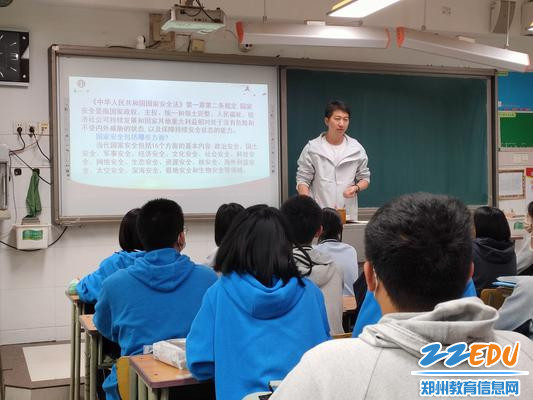 校安全专干进班宣传讲解《国家安全法》 校安全专干进班宣传讲解《国家安全法》