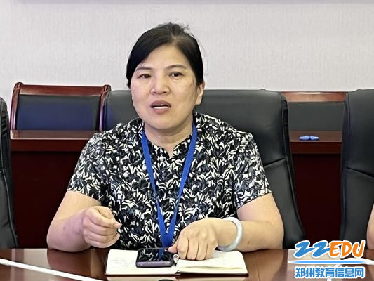 学校党委书记段亚萍对李文数十年为学校发展付出的汗水、心血和智慧表示衷心感谢