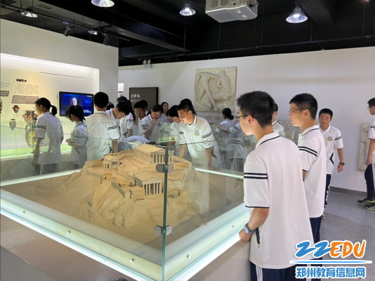 6.参观考古与发现馆，感受中原文化的博大精深2