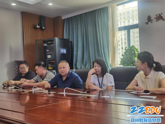 在欢送会上，总务处各位教师纷纷表达了自己的心声
