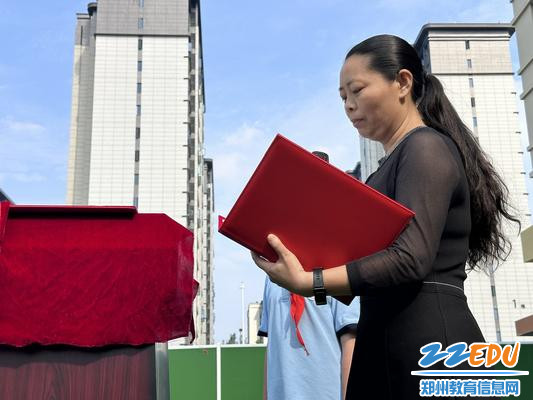 2.宣读汇报表演评分细则