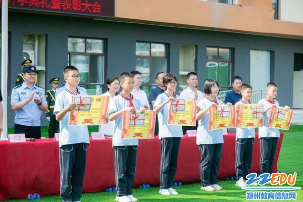 6.获奖班级和个人上台领奖