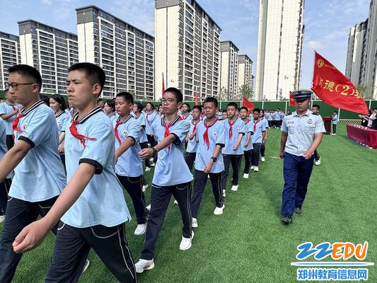 8.迈着踏实有力的步伐，迈向新征程