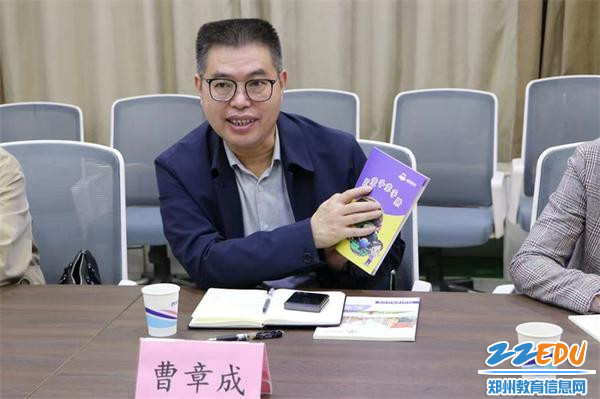 1郑州市教育局督学曹章成调研学校工作