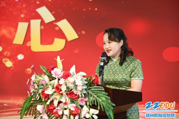 从教30年教师代表谢晓芳发言