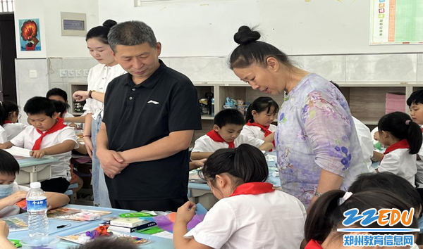 小学美术听课现场