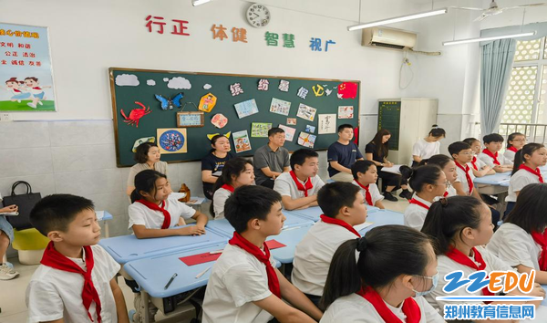 小学综合实践学科听课现场