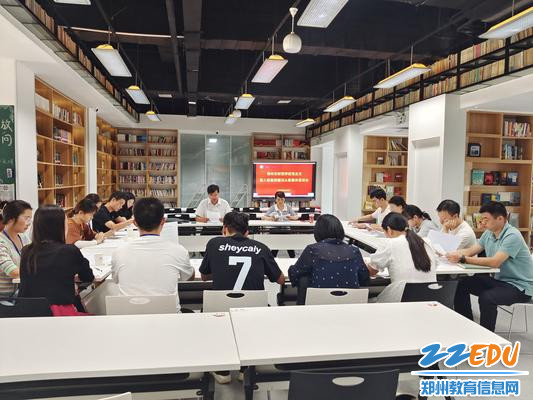 1在学校图书馆举行新入职教师廉洁从教集体谈话会
