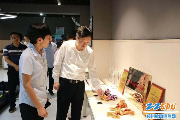 学校展示社团课程