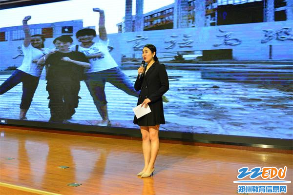 杨雨霏老师深情动人的分享“给你的一封信”