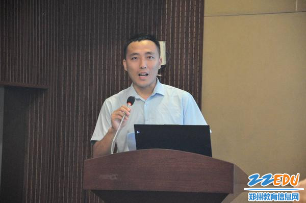 2.北京大学儿童青少年卫生研究所副研究员董彦会主持第一阶段会议_1024_680_70