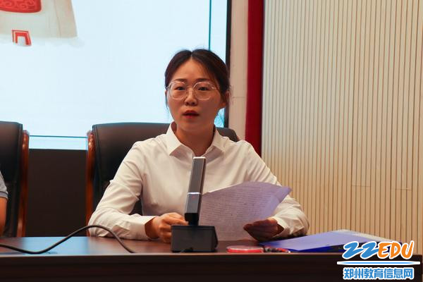 4.青年教师代表王莹发言