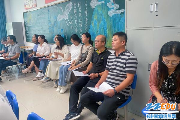 5.与会老师在认真观摩微班会公开课