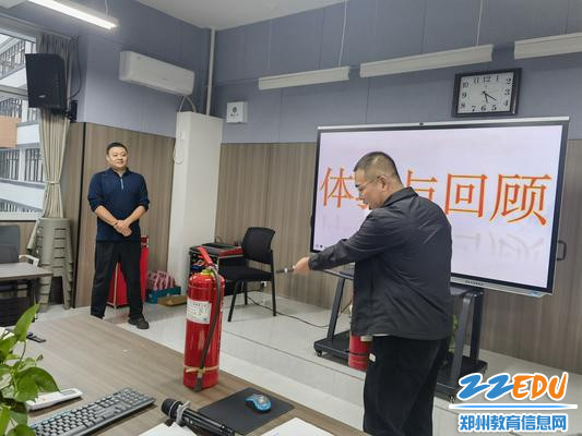 老师们进行现场考核