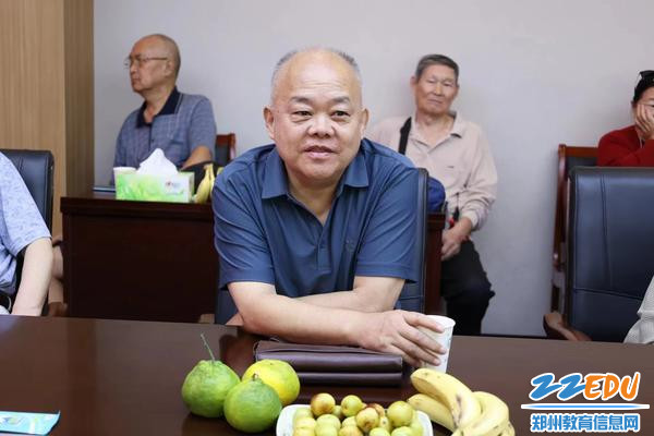 前党总支书记何平回忆学校发展历程