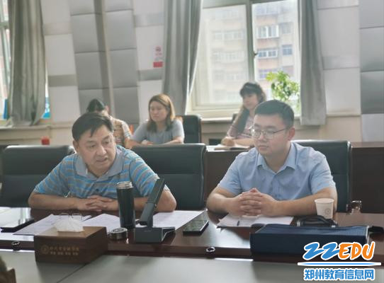 栾川职专校长贾长青做讲座