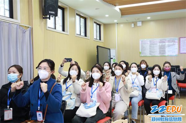 4.学员们一起互动游戏