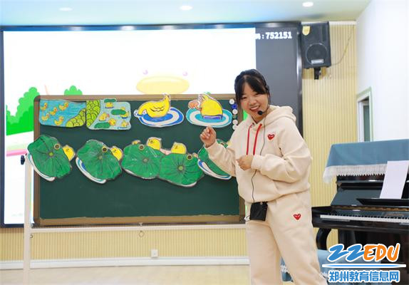 5.刘静老师执教《爱捉迷藏的小胖鸭》
