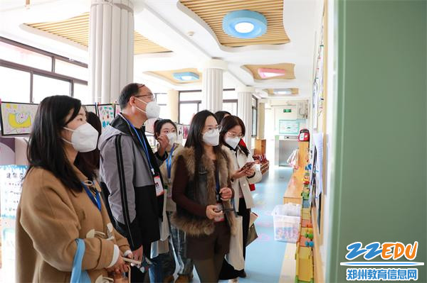 9分组参观园所环境