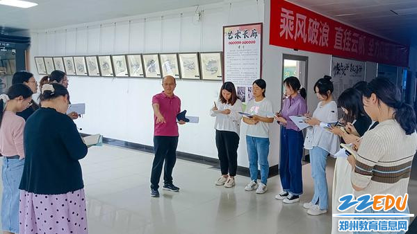 6.副校长王宏亮在对本次微班会观摩活动进行总结