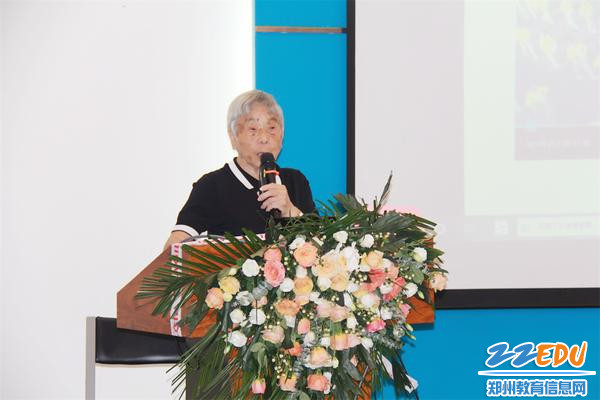 1.中国儿童体能研究协会副会长陈冬华教授进行讲座