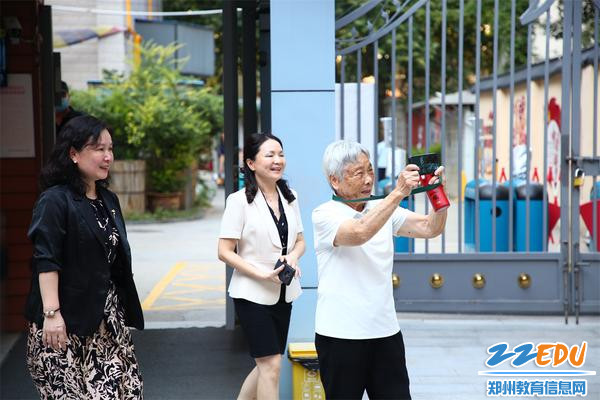 1陈冬华教授走进郑州市实验幼儿园