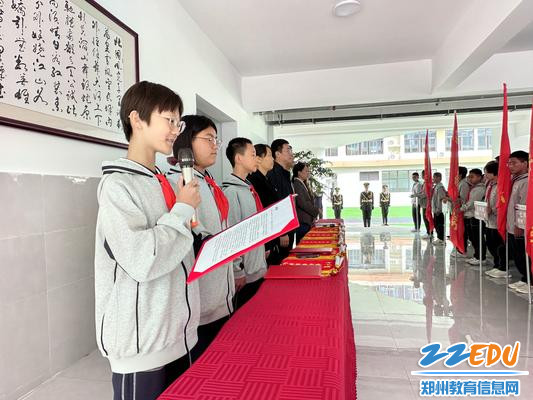 “中秋”主题升国旗仪式进行中