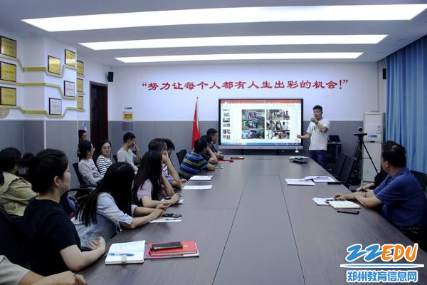 4王远远老师对宣传员队伍进行培训
