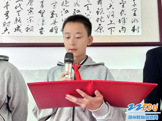 博雅二班赵宇轩同学进行好书推荐
