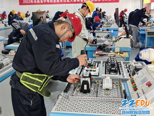 5竞赛选手专注实操