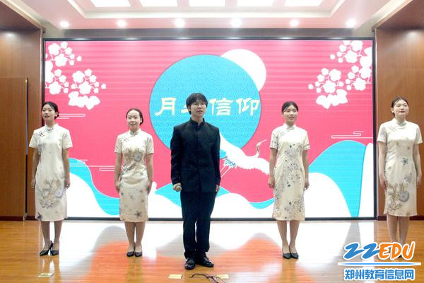 7三等奖《月与信仰》