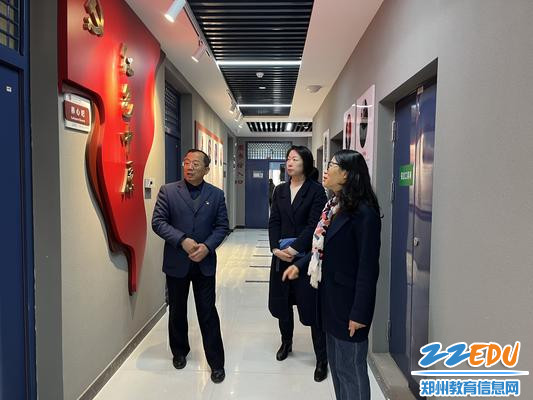 参观党建长廊