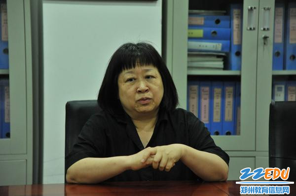 学校校长董慧蕴总结发言