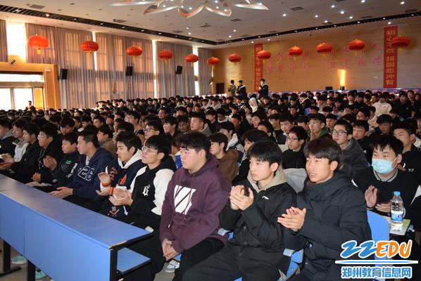 5.同学们为精彩讲座鼓掌