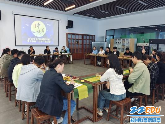 1在学校茶艺实训室举行青年教师“双节”座谈会