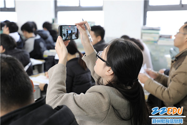 6.听课教师认真学习记录