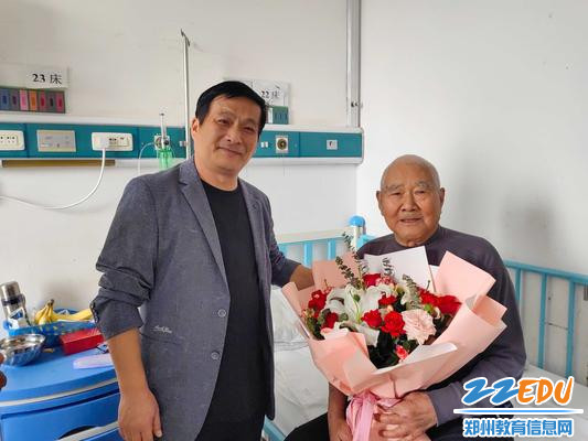 2.为离休教师张殿卿送上节日祝福