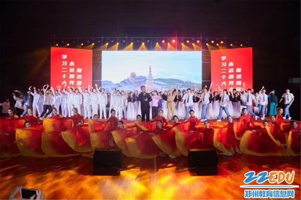 10饱含深情演唱《《我和我的祖国》